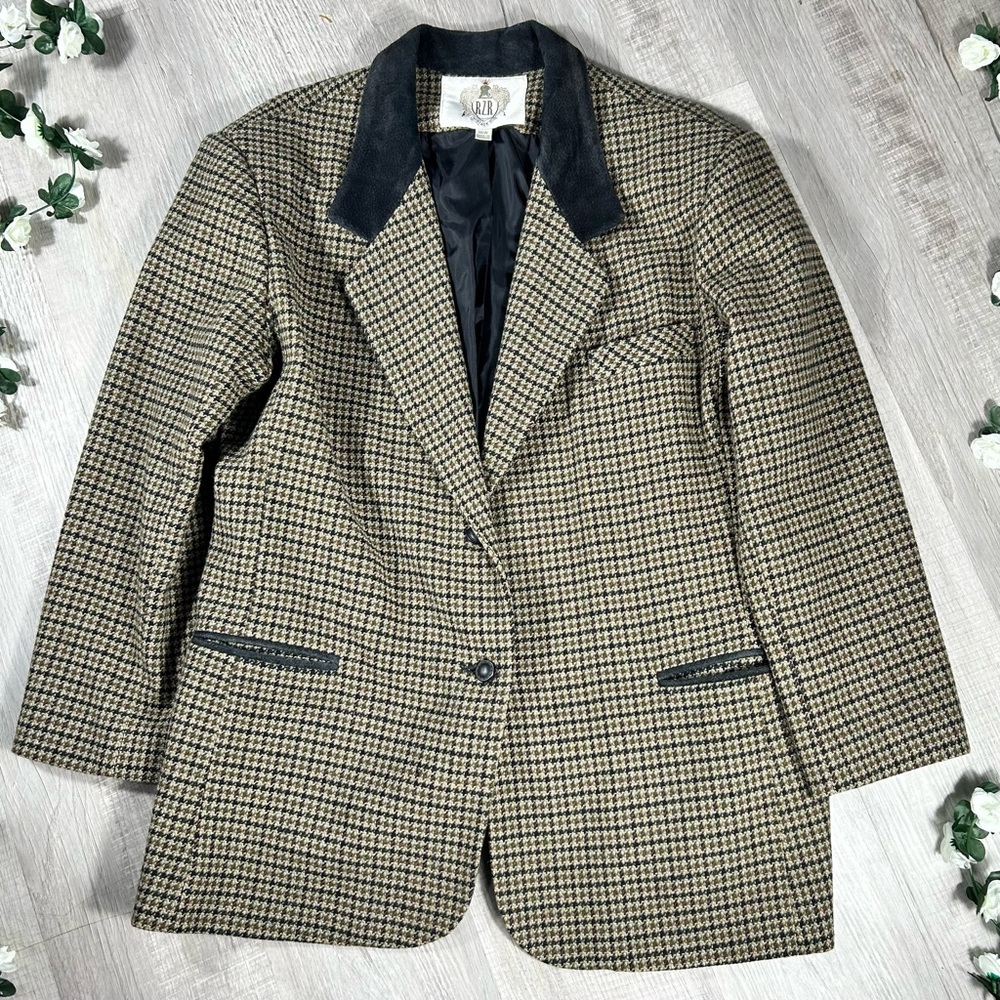 Elegant Houndstooth Vest in Black and Brown